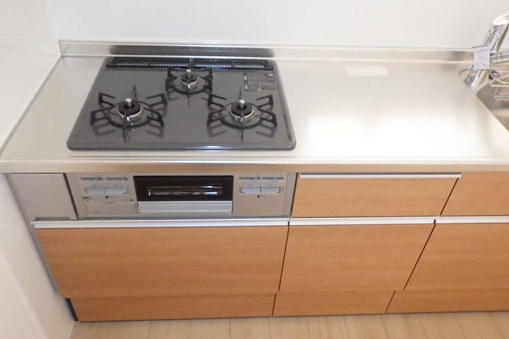 ご家庭のキッチンのガスコンロの写真